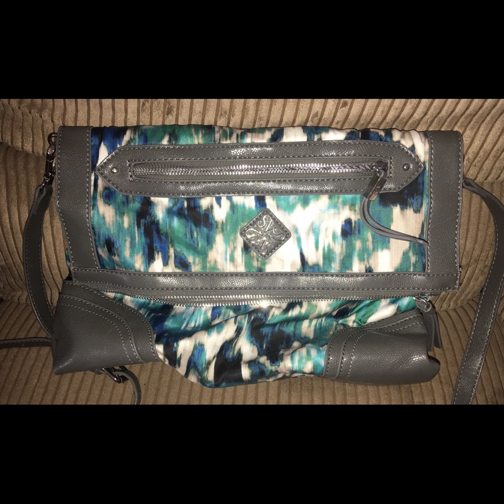 VERA WANG BLUE POCKETBOOK~EXTRA POCKET